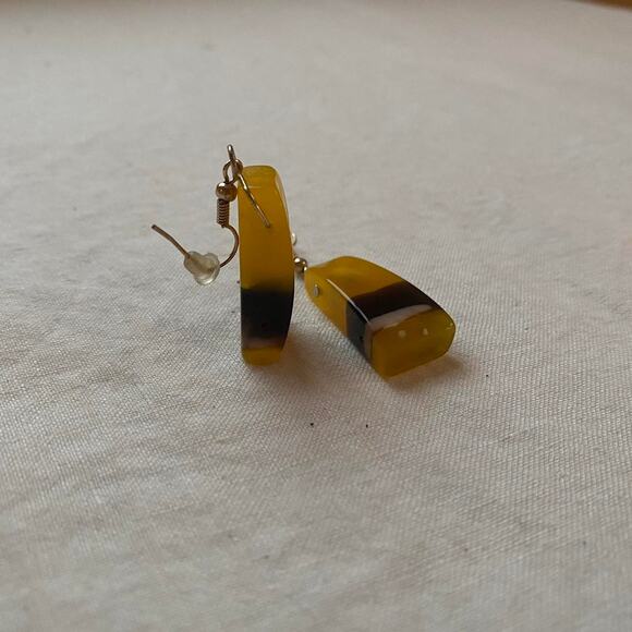 Vintage Yellow Resin Earrings - Picture 2 of 4